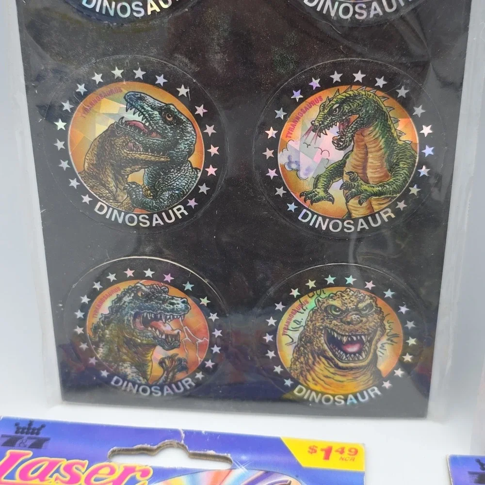 Jurassic Pogs On‎ Sheet Lot Of 32 Dinosaurs Laser Caps USA VTG NEW